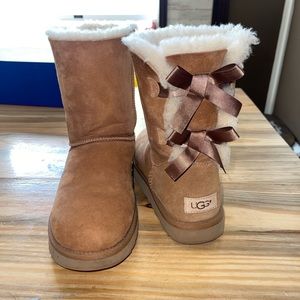 UGG Bailey Bow boots: womens size 9